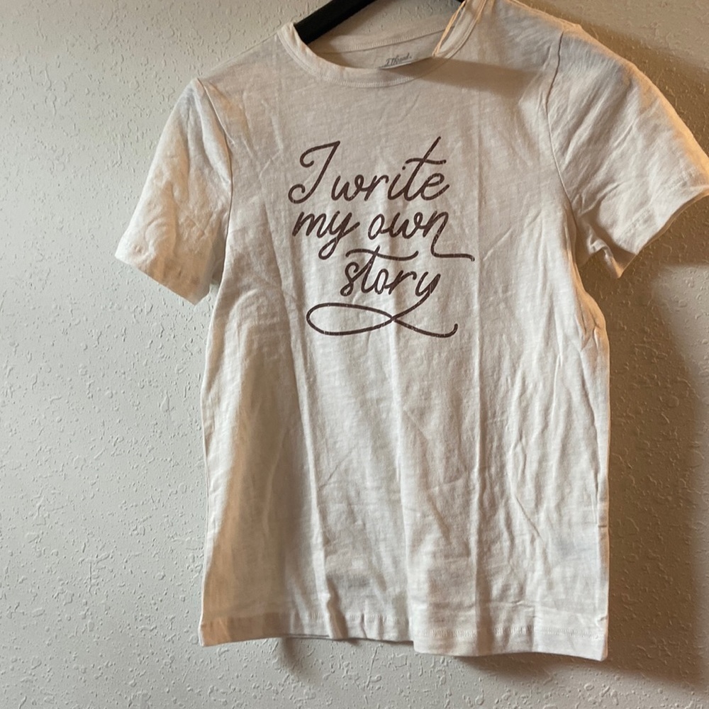 NWT, women’s size extra small graphic T-shirt T21